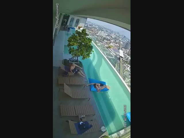 Новое видео со злополучного небоскрёба с бассейном в Бангкоке