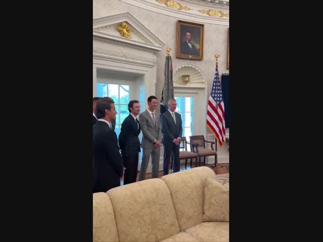 Опять всех переиграл