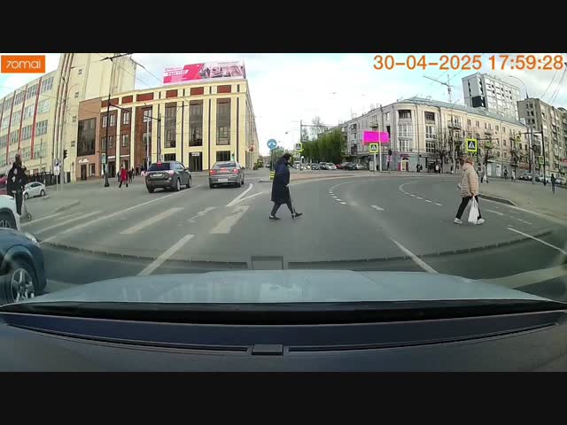 Новый рекорд России: четверо на одном самокате