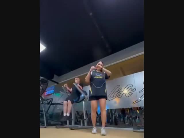 Испортил девушке фотосессию