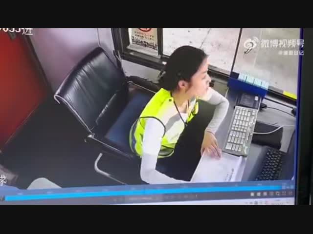 Девушка и змея