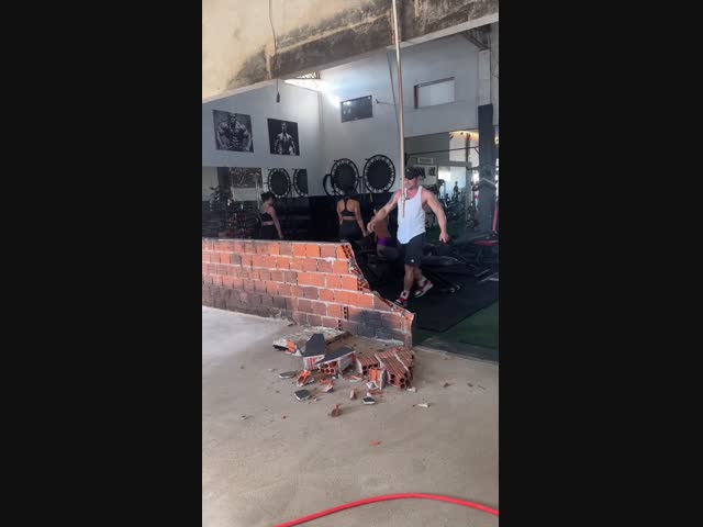 Человек-отбойный молоток