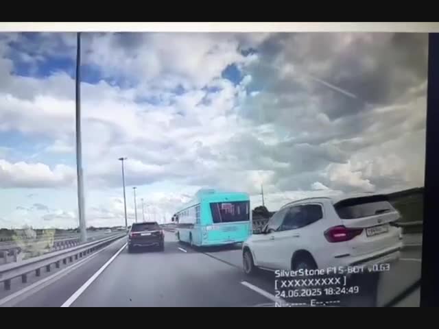 Два джипа неудачно погоняли на трассе