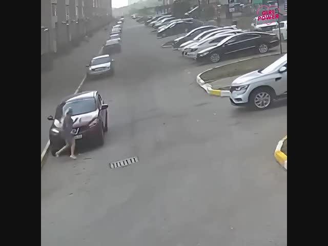 Крепкая девушка