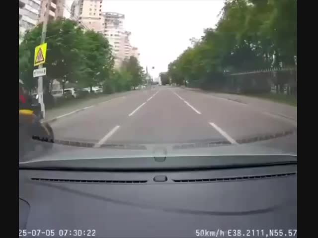 Таксист не уступил дорогу мотоциклисту