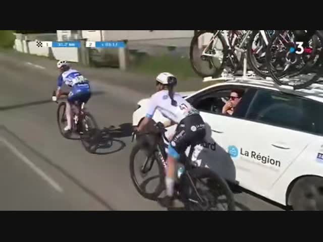 Отвлекаться за рулём опасно