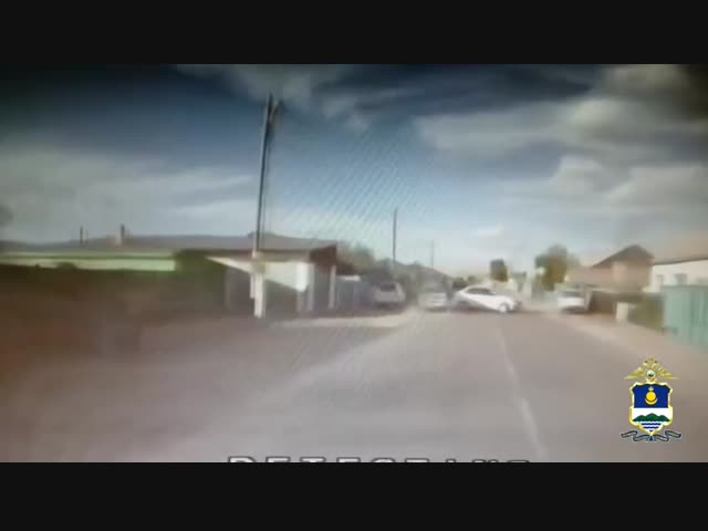 Сотрудница полиции остановила машину выстрелами по колесам в Бурятии