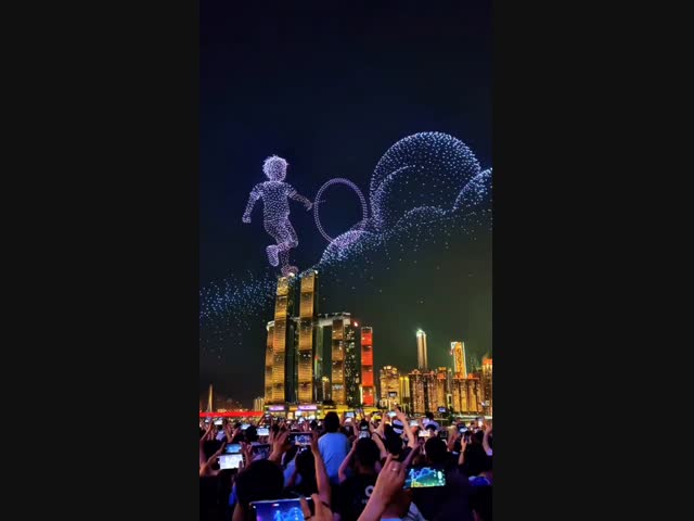 Самое масштабное шоу дронов в мире