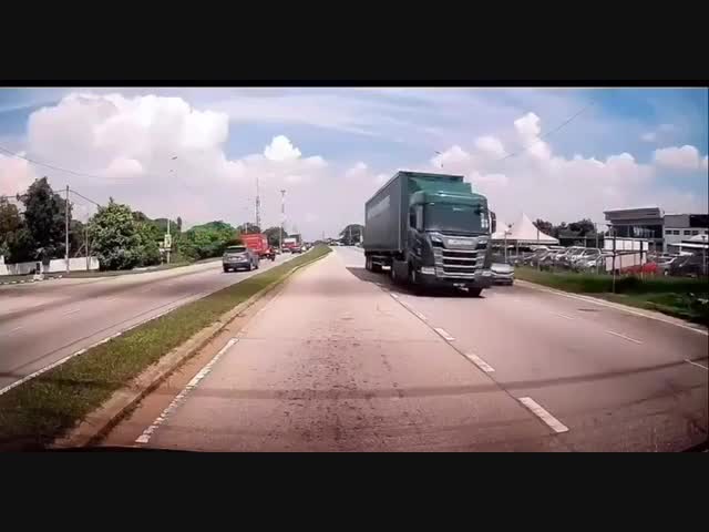 В шлеме ездят только трусы