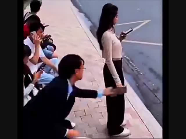 Парень видит будущее