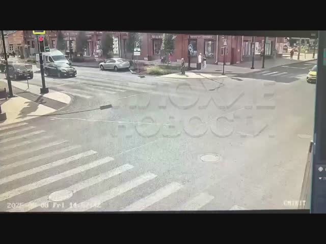 В Вологодской области 19-летний водитель на скорости врезался в скорую помощь