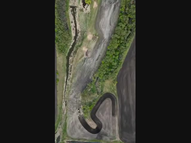 Работа фермера на поле