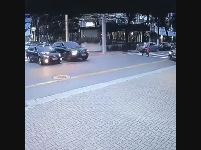 Машины переворачиваются очень легко