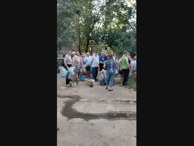 Очередь за водой в Донецке