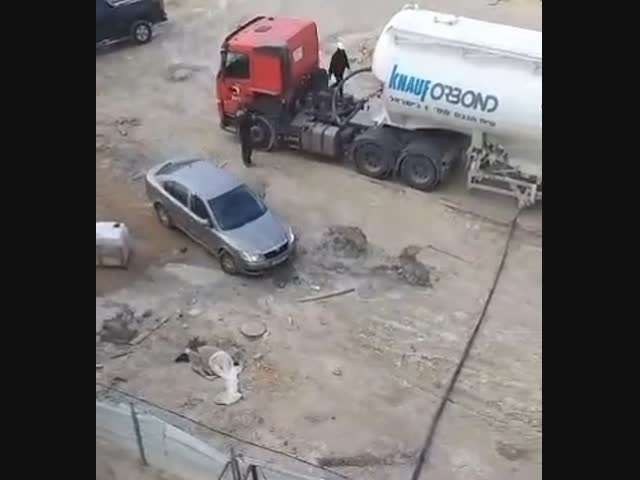 Припудрил носик цементной пылью