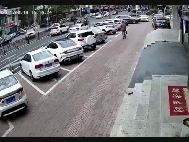 В Китае машины научились летать