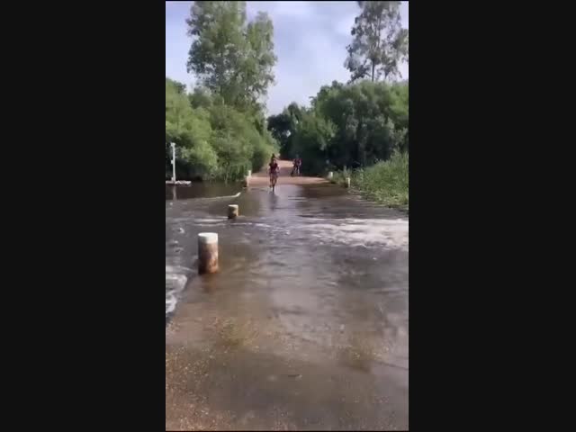 Велосипед уплыл от хозяина