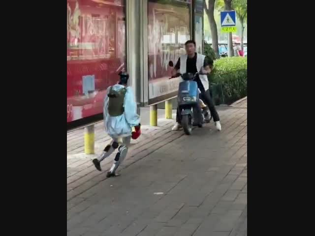 Я бы тоже испугался, если бы встретил такого