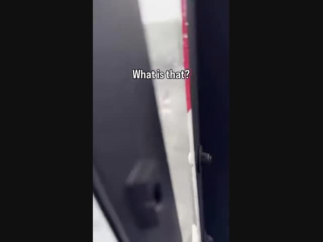 Бездонный провал во льдах Аляски