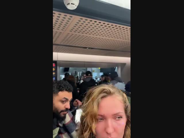 Драка в Макдоналдс