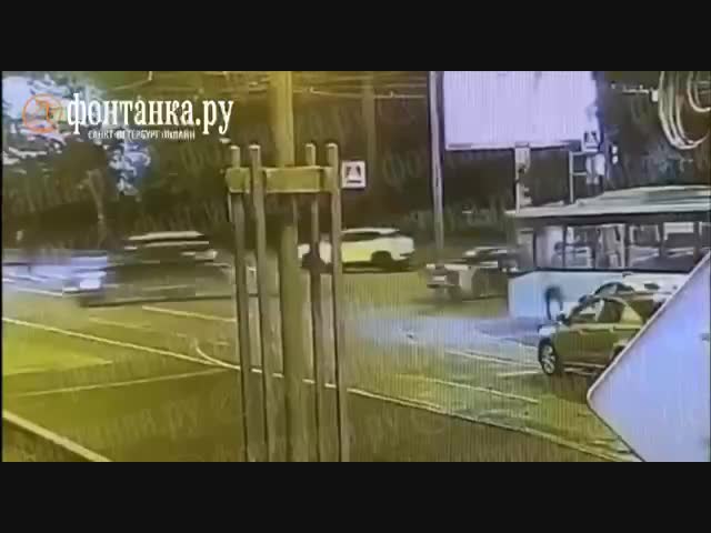 Таран мотоциклиста на набережной Обводного канала в Петербурге