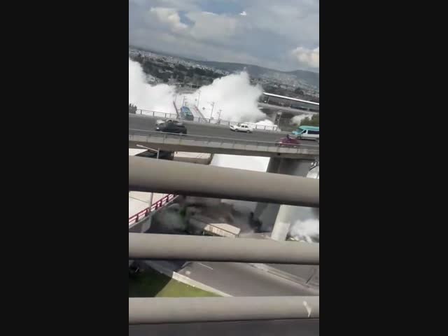 В Мексике выросли огненные столбы