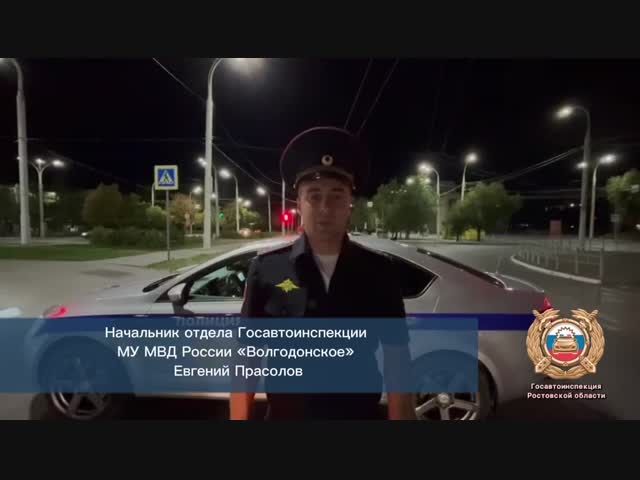 Ауди снесла электросамокат с подростками в Ростовскои области -