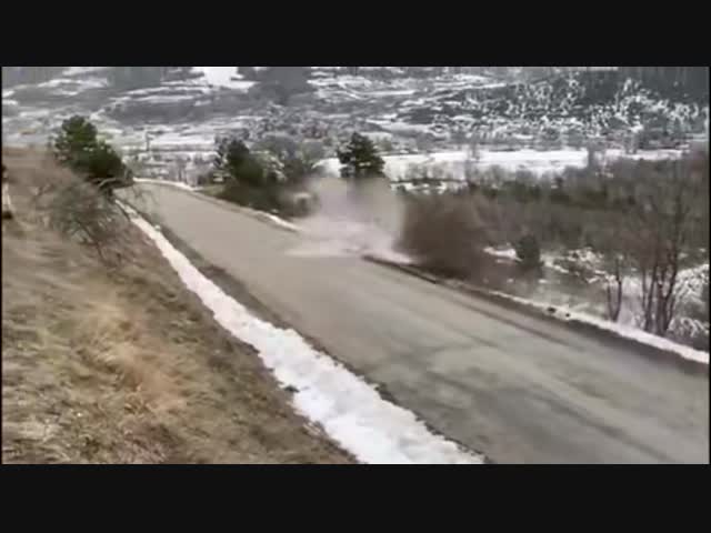 Авария произошла на скорости 180 км в час