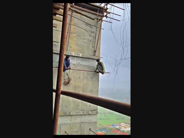 Нелегкая работа строителей в Индии