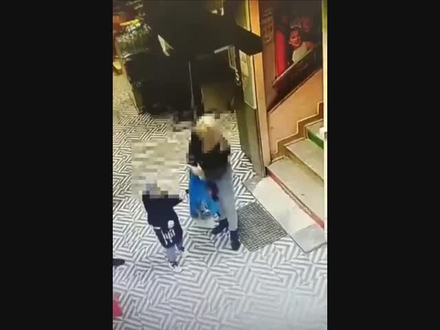 В Подольске в магазине мужчина избил женщину на глазах ребёнка