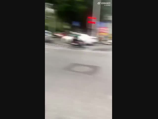 Обидчивый китайский скутерист