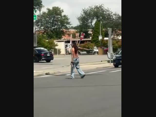 Сумасшедшая с пистолетом