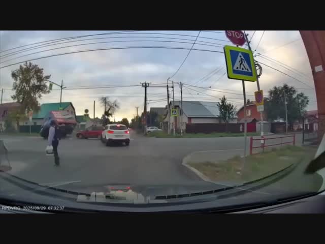 Мал, да удал