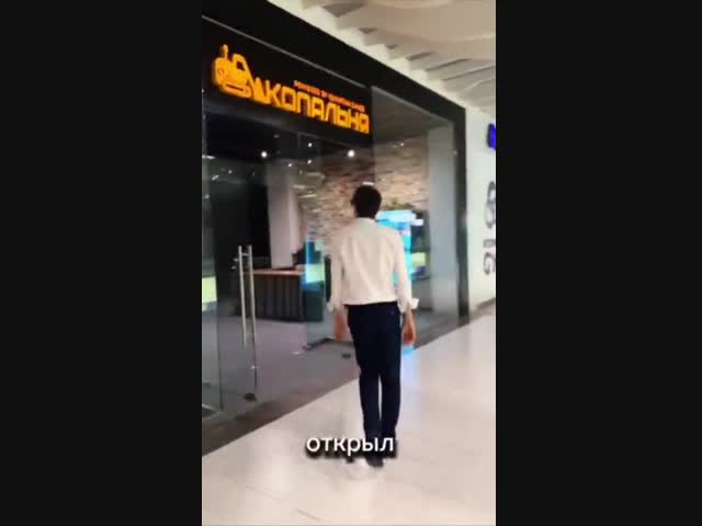 Наконец-то кто-то догадался сделать комнату отдыха для мужиков в ТЦ