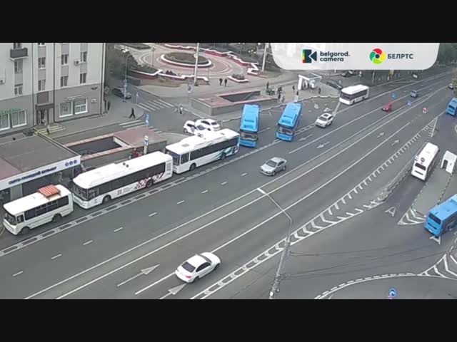 У красненькой машинки сработали обе подушки безопасности