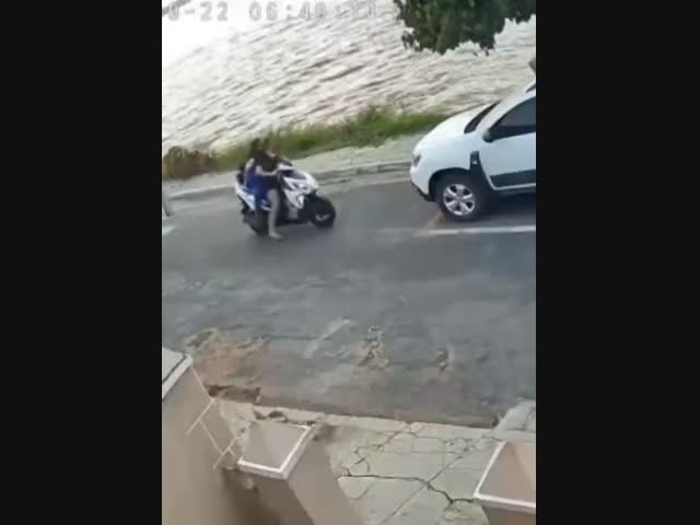 Помощничек...