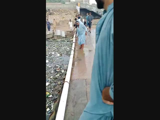 Обычная река в Пакистане