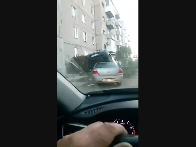 Припарковался как сумел