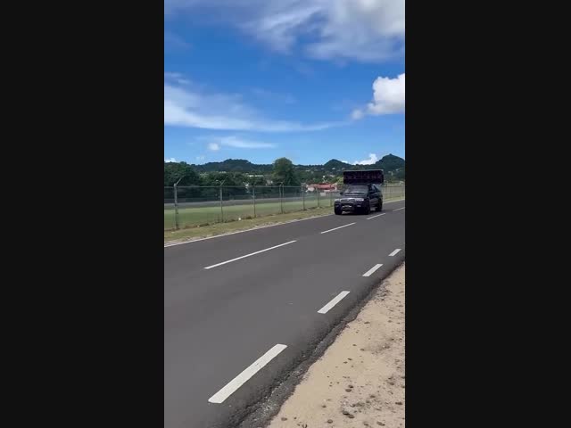 Оглушенный громкой музыкой байкер попал в аварию