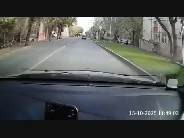 Вопрос к аудитории: как можно не увидеть автобус?