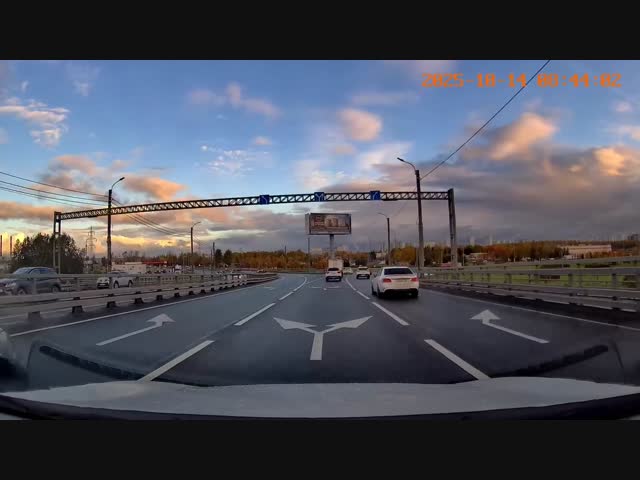 Испугал, но не задел