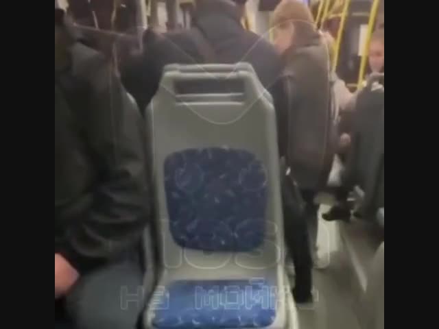 Старушки против зумеров в Питере