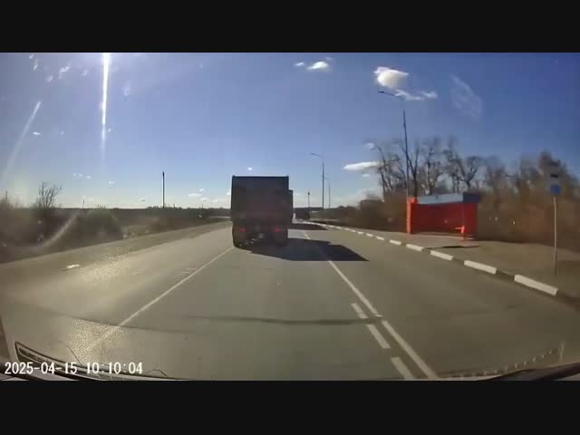 Мне показалось, что грузовик сделал это специально