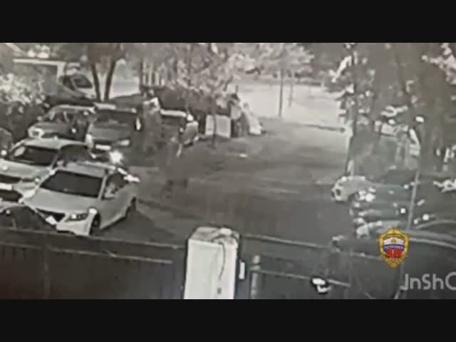 Самокатчик с ножом напал на супружескую пару на Дмитровском шоссе