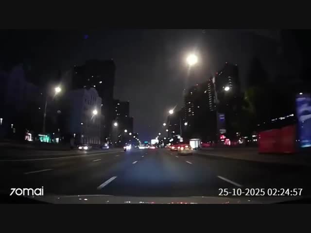 Отчаянная попытка перебежать Новый Арбат ночью, закончилась гибелью пешехода