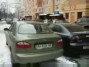 Киевская бабуля выступила против неправильно припаркованных машин.